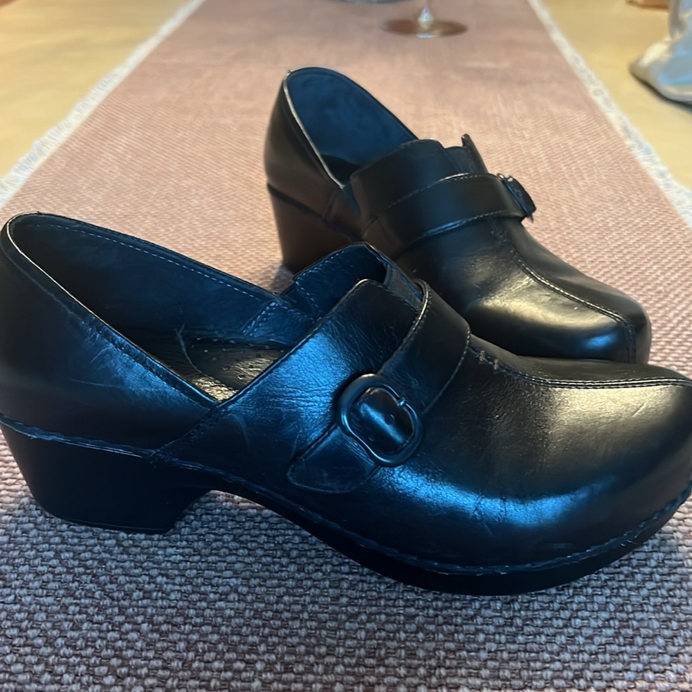 Comfortable Dansko Clogs Barely Used In Great Con… - image 2